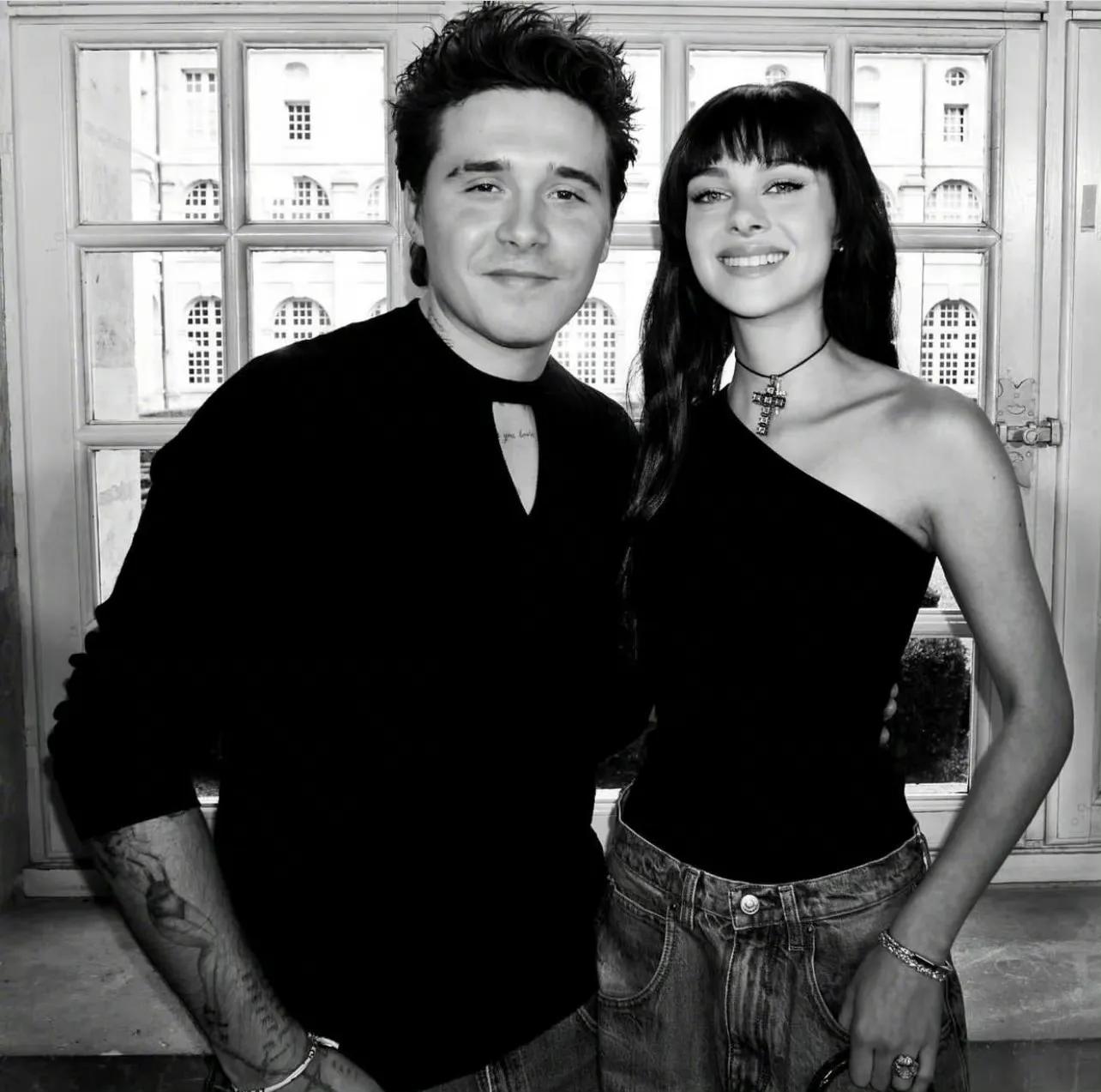 超模穿深v,贝克汉姆女儿穿搭