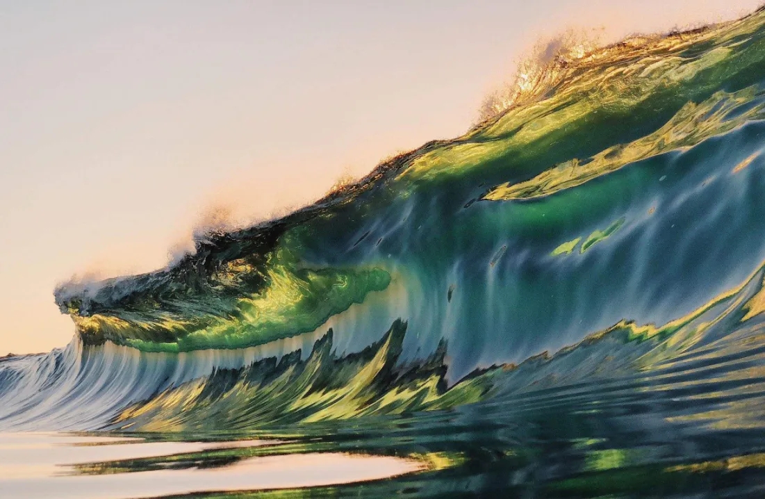 疯狗浪海洋巨兽,疯狗浪冲击沙滩视频