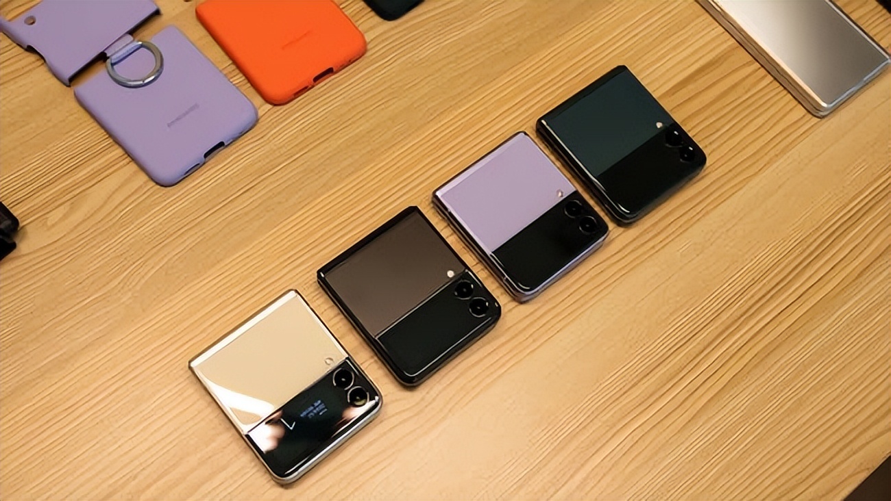 三星折叠屏值得购买不,三星折叠屏官方指导价