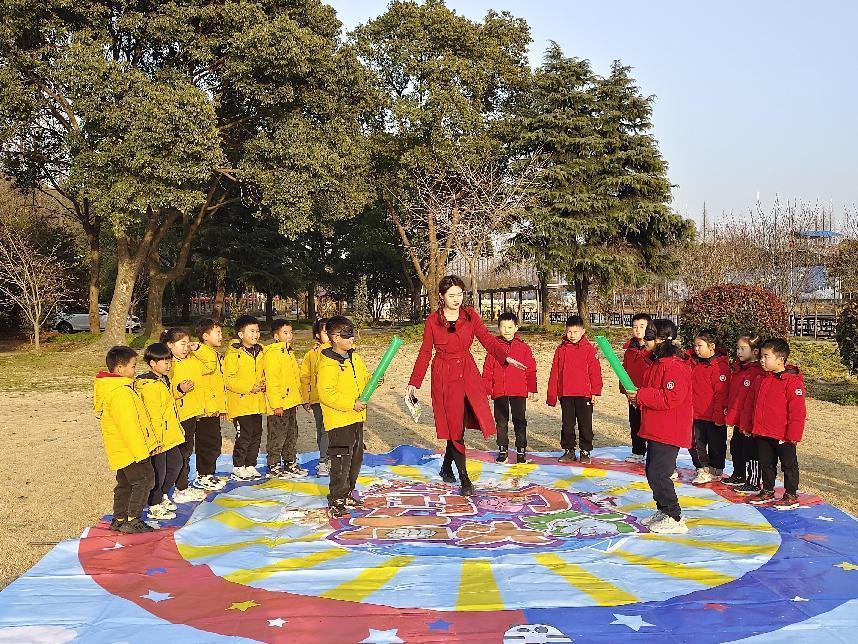 江苏大型儿童成长节目剪刀石头布,小鸭嘎嘎儿歌石头剪刀布早教0-3岁