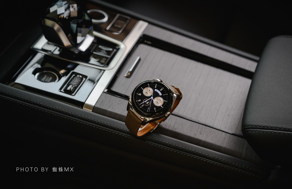 华为WATCHBuds耳机表体验：弹盖屏幕+磁吸耳机，这创意值100分