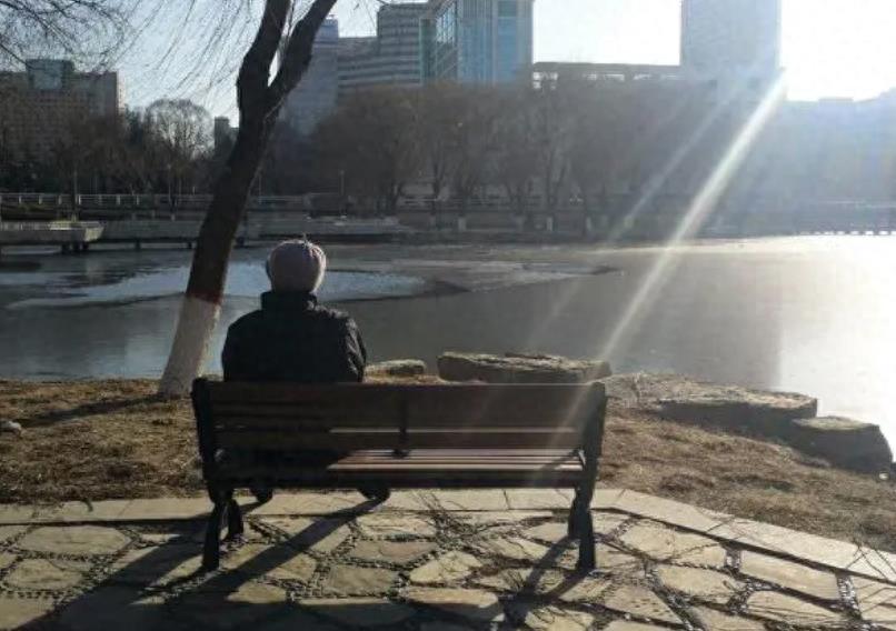 广东一男子罔顾人伦，竟将手伸向自己的母亲，是何结局？