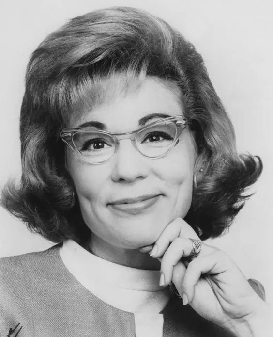 眼镜女郎的美，老电影都拍不出来