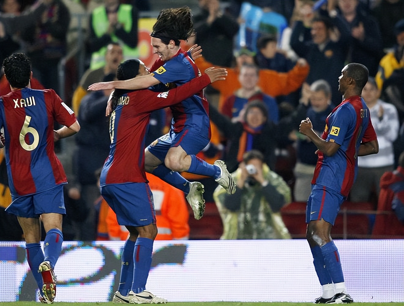 天下足球罗纳尔迪尼奥的十大绝技,足球精灵罗纳尔迪尼奥集锦