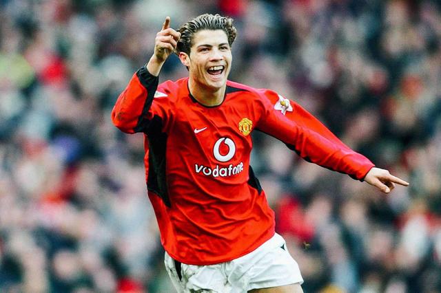 从穷小子到足球巨星的故事,从穷小子到足球巨星