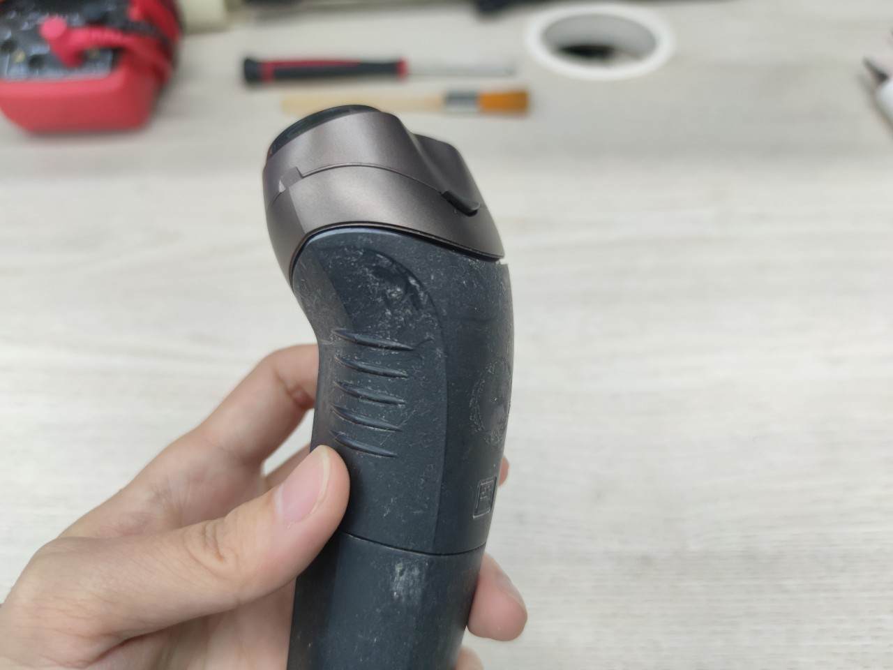 飞利浦剃须刀s2009更换电池教程,20年前的剃须刀换了电池