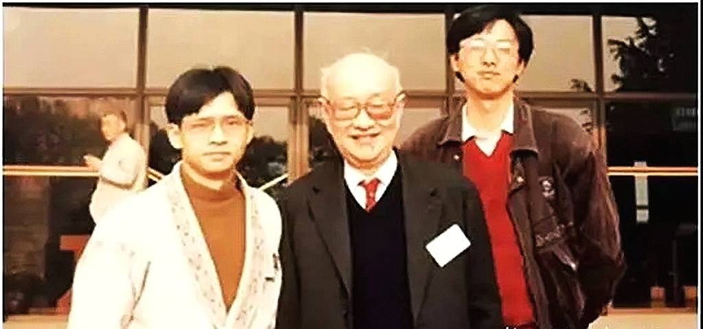 他是华南理工博士,却跑去创业,靠卖电池发家,现身家820亿