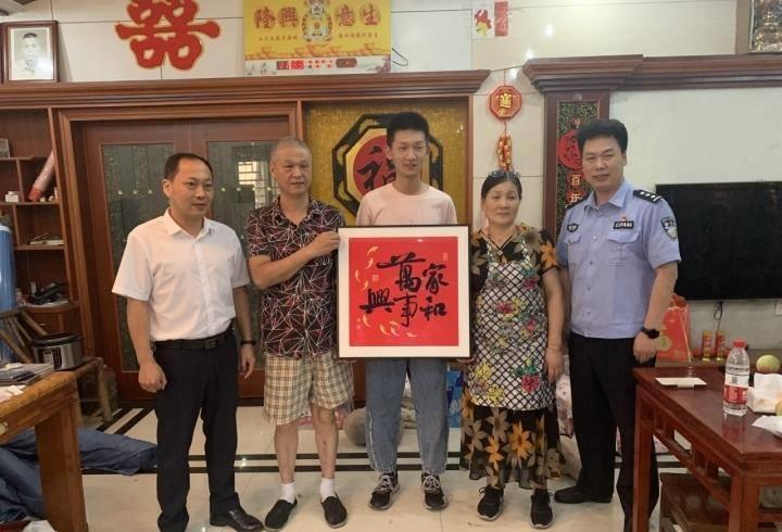 枫叶飘飘美景如画,枫叶飘舞作品