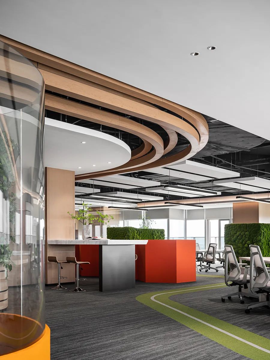 “打翻了”调色盘设计的办公室原来长这样！