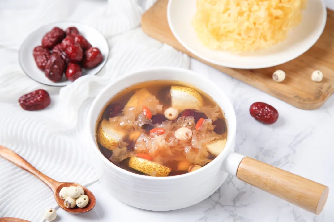 秋天干燥用什么食材泡水喝,秋天干燥适合吃什么菜谱