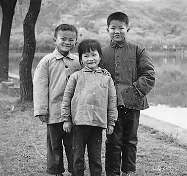 马云1964年出生在曲艺家庭,3次参加高考,第一次高考数学考1分
