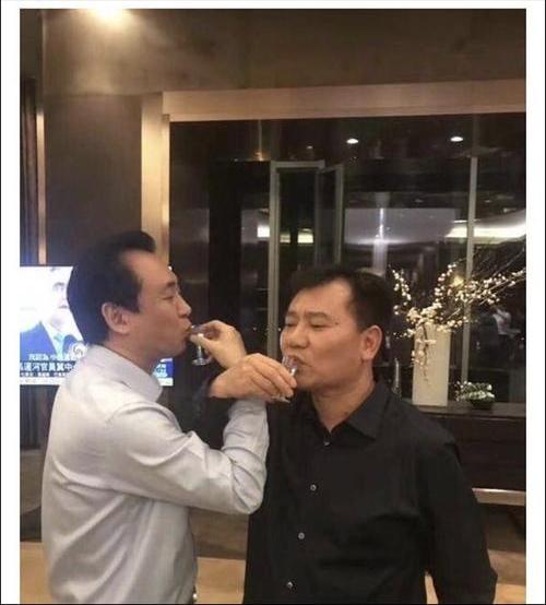 苏宁投恒大200亿,交杯酒不适合喝怎么办