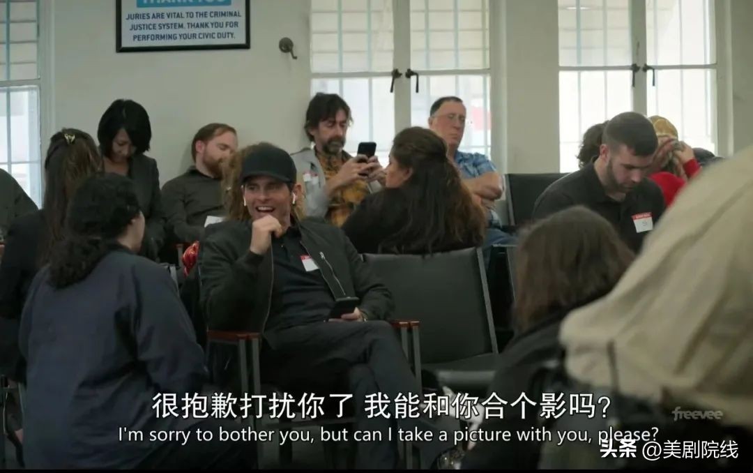 刚播出一集就拿下9.4分,一集拿下艾美奖