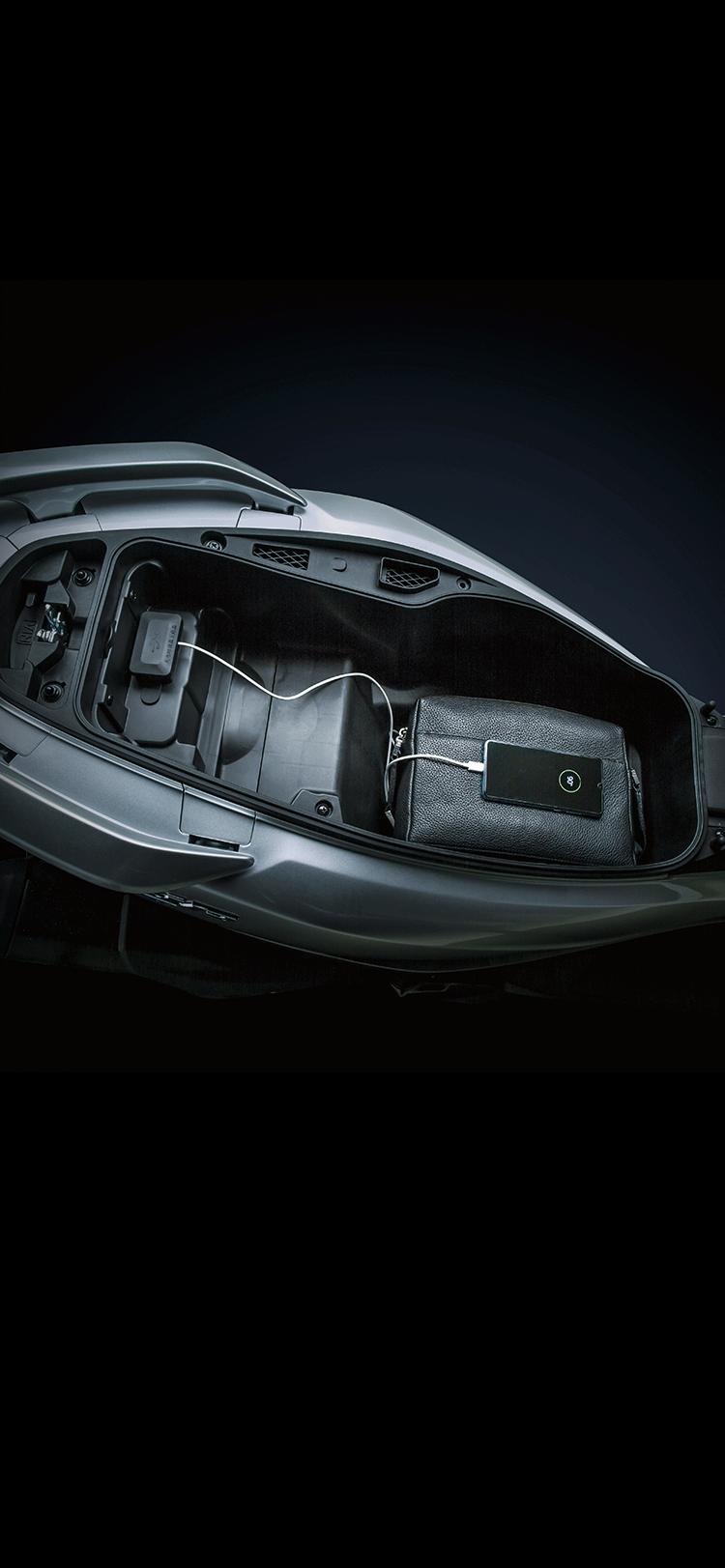 豪爵uhr150踏板对比本田pcx160,豪爵踏板uhr150有没有双闪