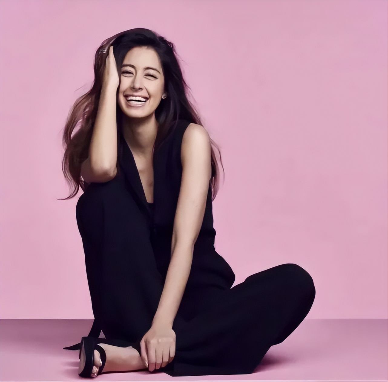 日本林志玲,从模特变包工头!砸4000W买破房,又花500W拆了重装