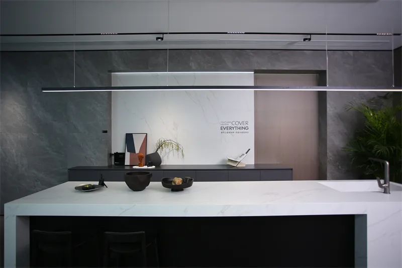 冠军的父母看到孩子夺冠,冠军的家庭