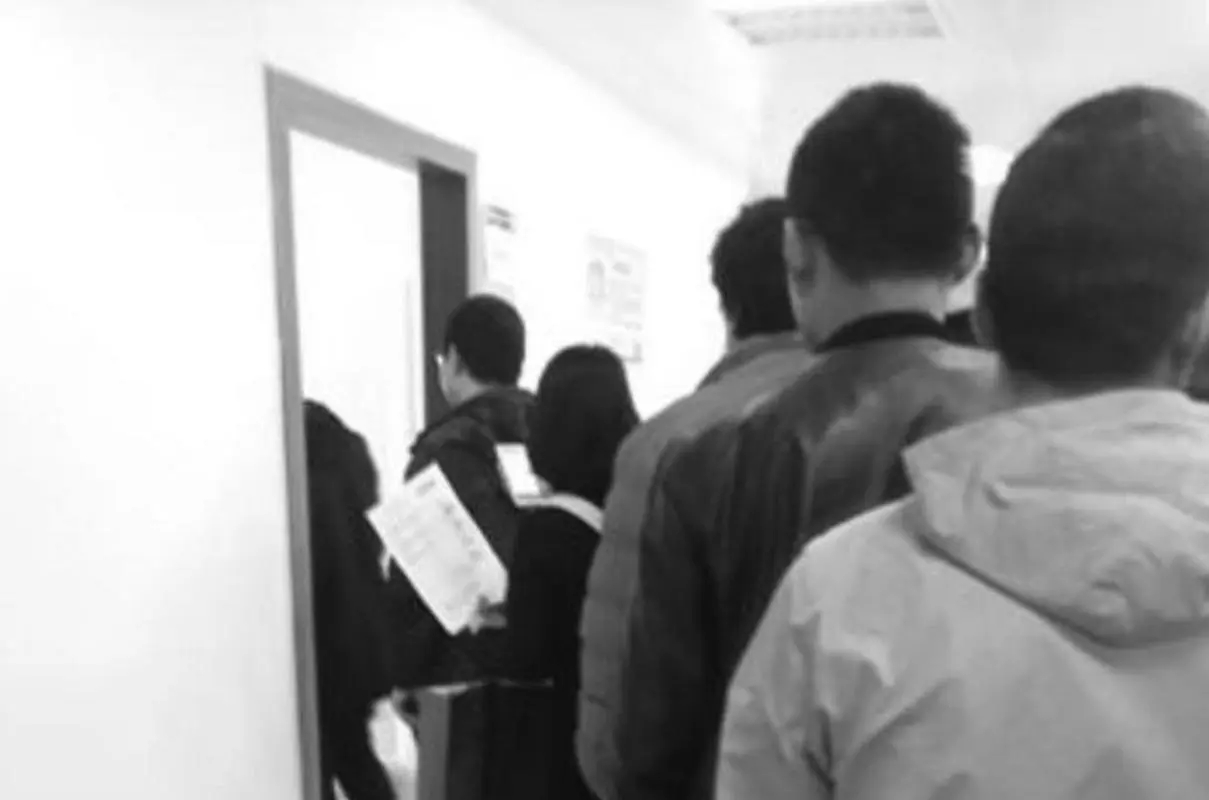 “出*身卖**体”7天赚10万！00后大学生赚快钱上瘾，要钱但不想工作