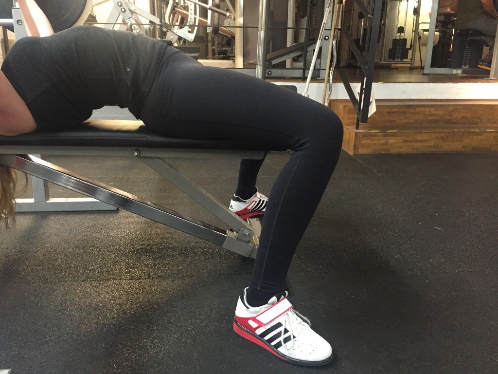 卧推姿势正确但肩膀还是痛,上斜卧推肩膀疼卧推没事