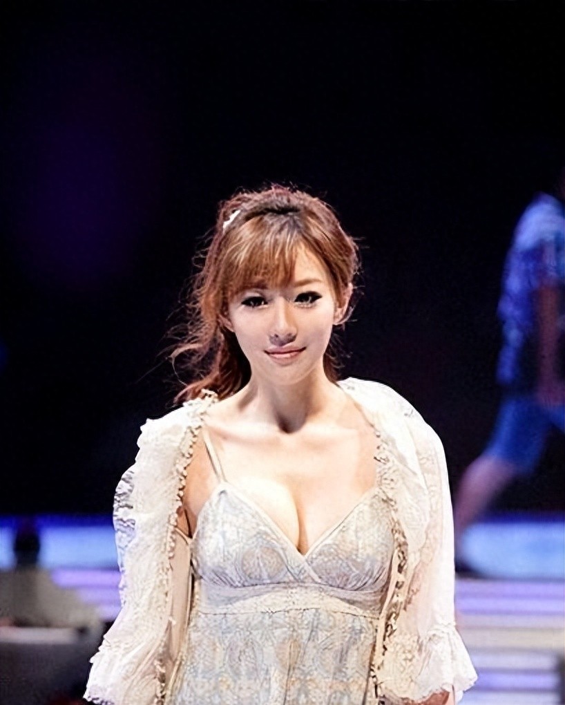 度娘的真人照片,32岁度娘现状