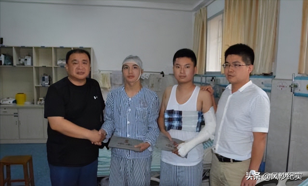 江西高考夺刀少年救人,夺刀少年拒绝清华大学破格录取