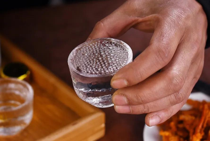 茅台镇卖酒行骗,为什么说茅台带镇需谨慎