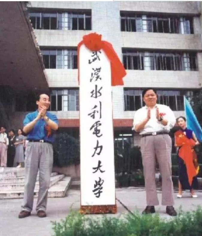 它曾经是武汉的一所硬实力院校，合并后彻底消失，网友：十分可惜