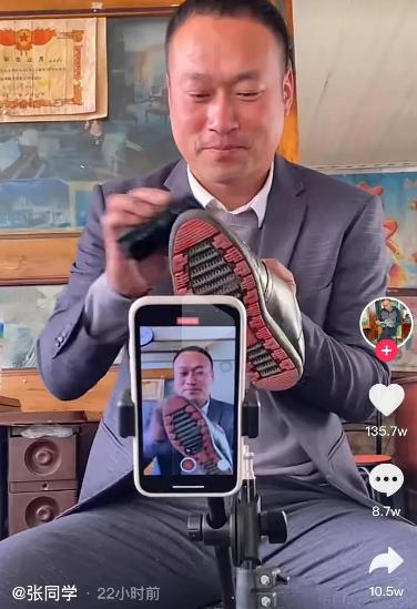 张同学与李子柒视频拍摄对比,李子柒张同学为什么会红