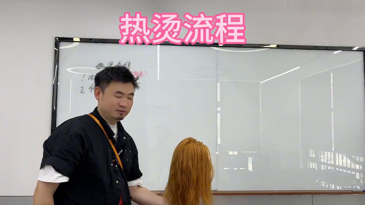 热烫烫到发根的操作方法,热烫头发步骤视频