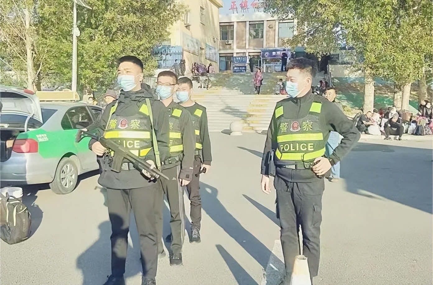 向*民报人**告|正镶白旗公安局：擎旗奋进担使命不忘初心保平安