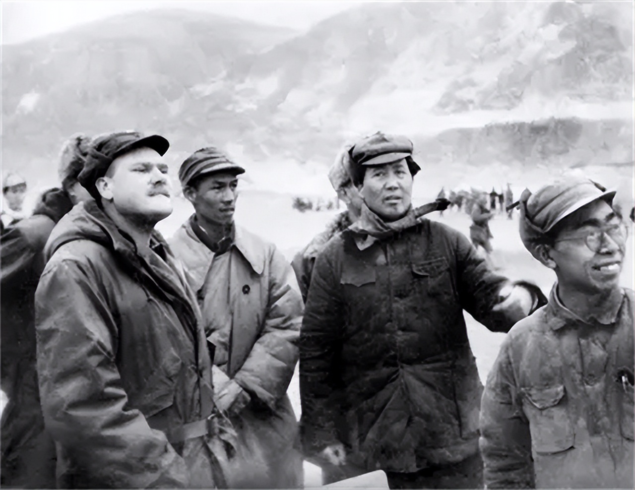 遵义会议上关键一票，直接改变中国命运，是谁把票投给了毛主席？