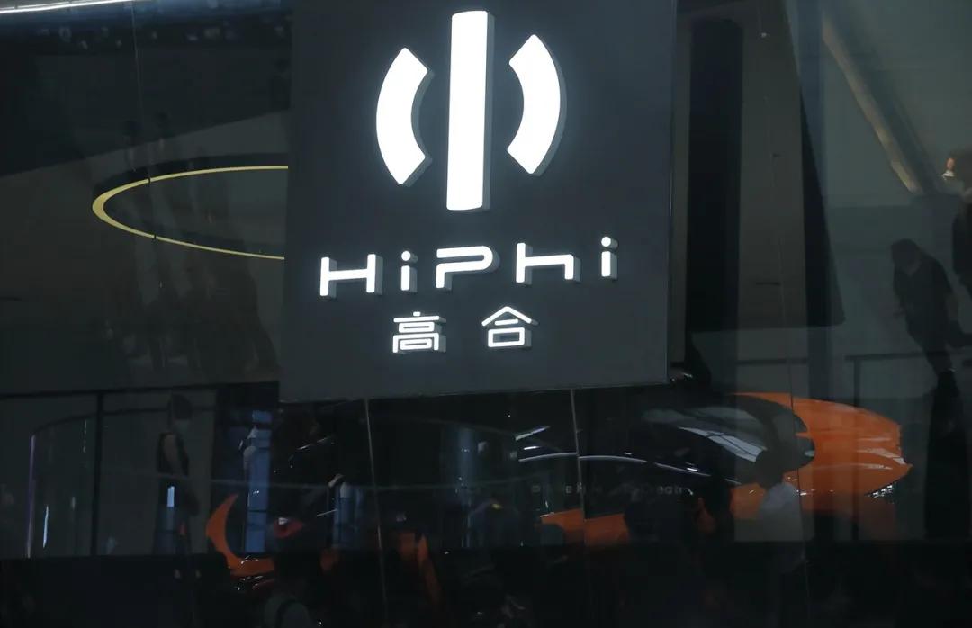 奔驰GLS100万起售是智商税？买新陆巡4年后提车，网友“等不起”