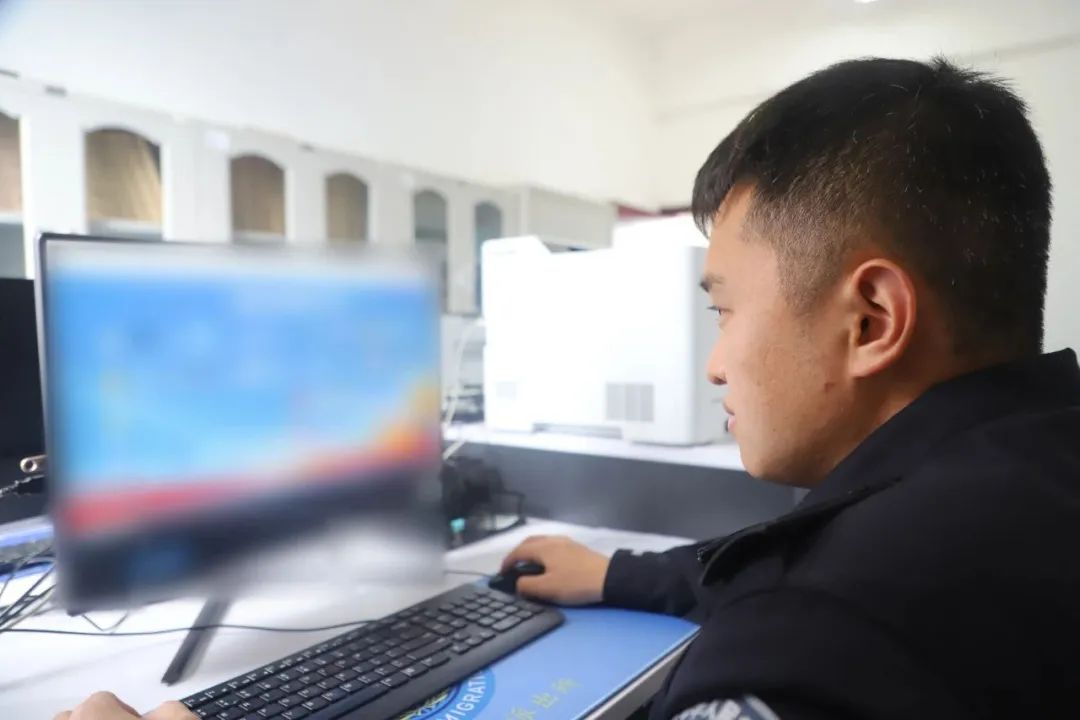 【公安心向*党**护航新征程】“@詹天琦早上不许来上班”