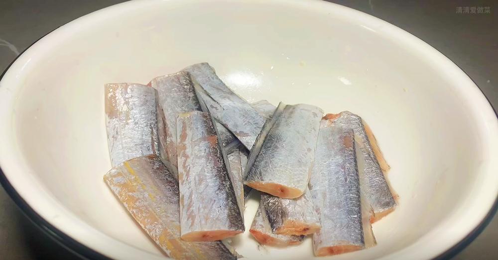 煎鱼不粘锅带鱼不破皮的正确做法,煎带鱼下锅外酥不粘锅带鱼破皮