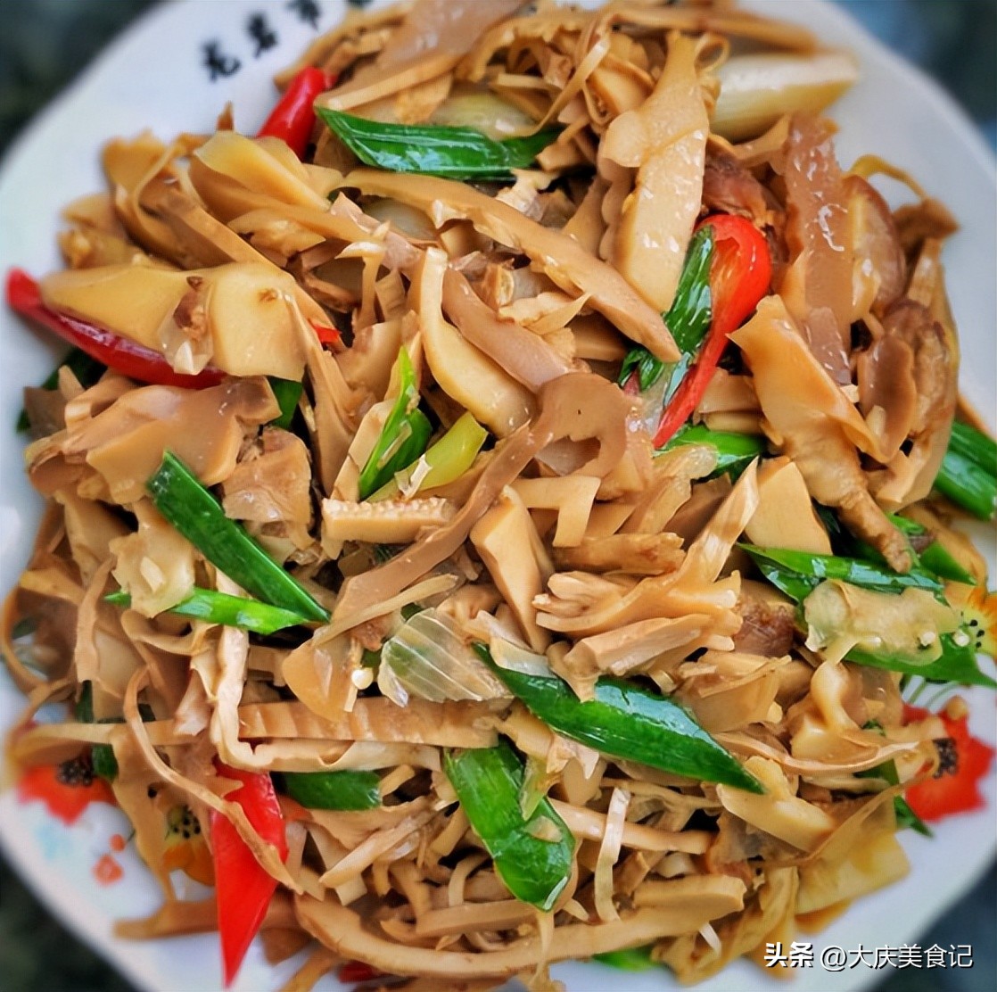 干笋只用水泡发就错了?老厨师:加上这一步,干笋香软脆嫩又入味