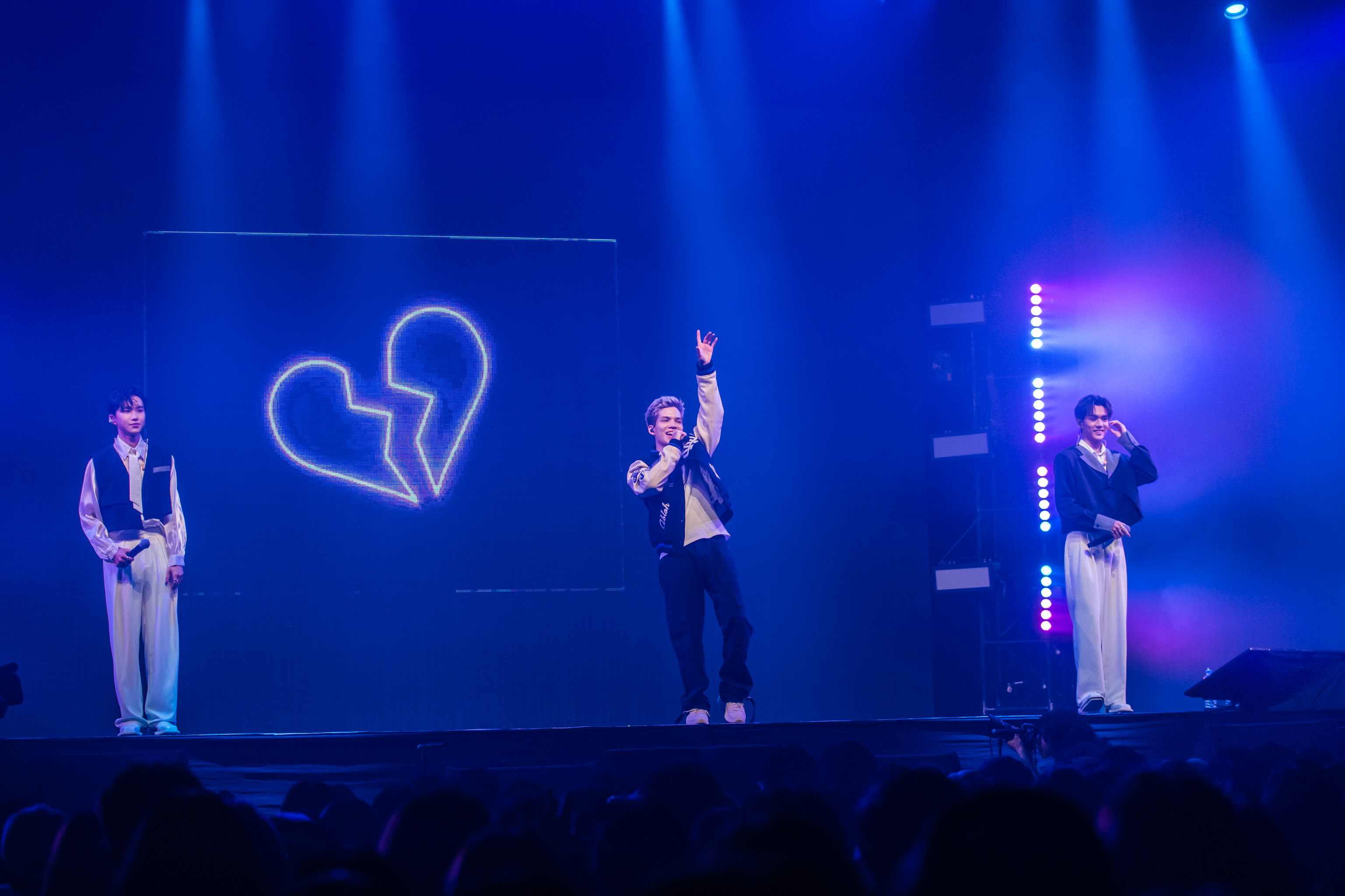 AcQUA源少年怀揣初心火爆开唱连开两天演唱会现场嗨翻