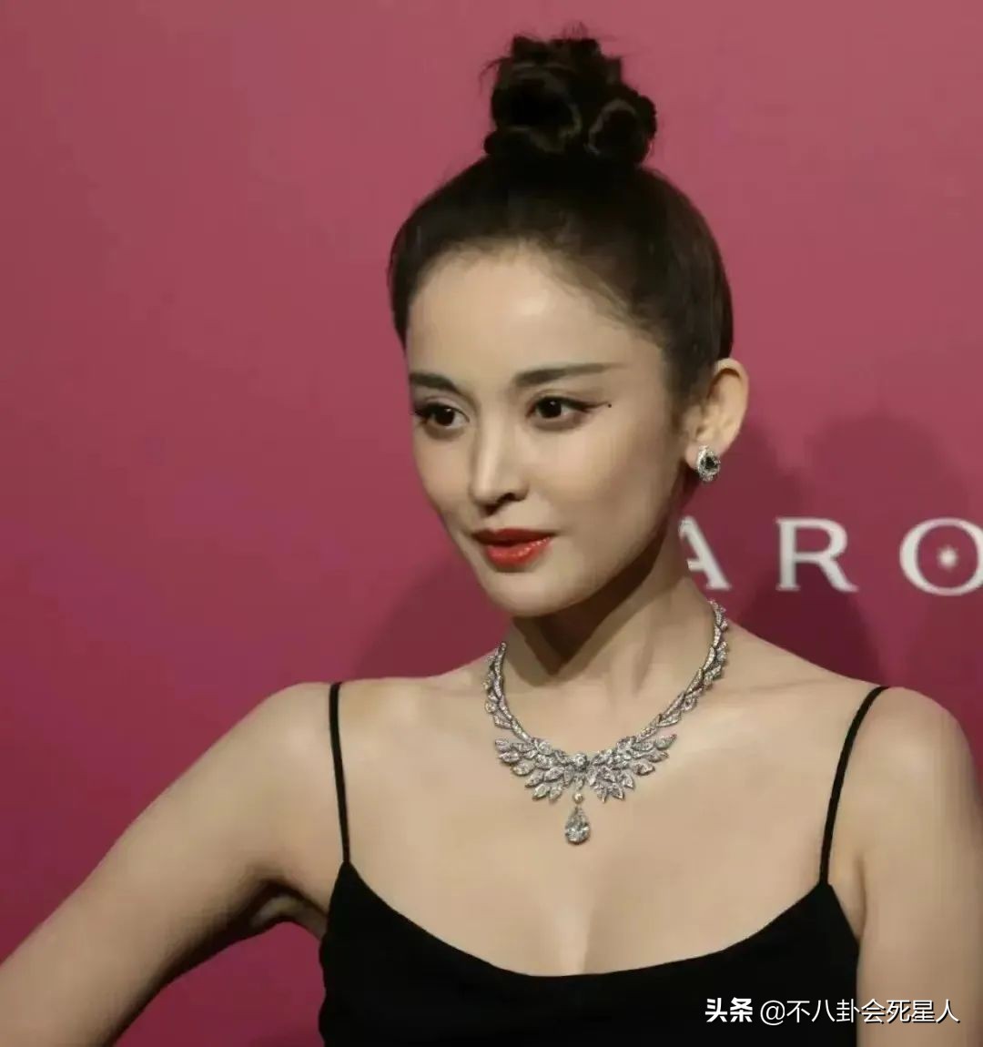 假头发假鼻子,假头发和假肚皮