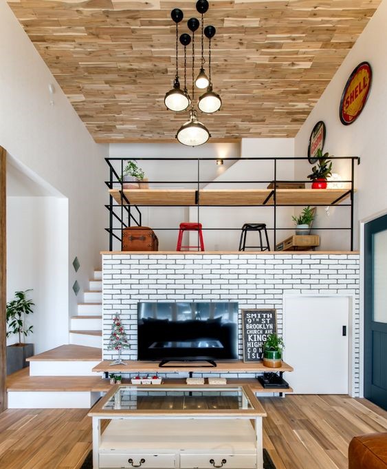 日本2米电视墙,日本家庭电视墙大白墙设计