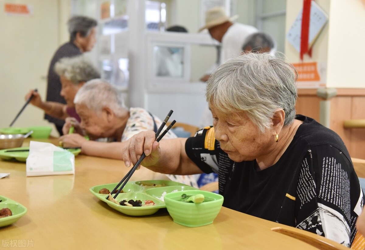 中国老人吃饭习惯,中国老人的日常