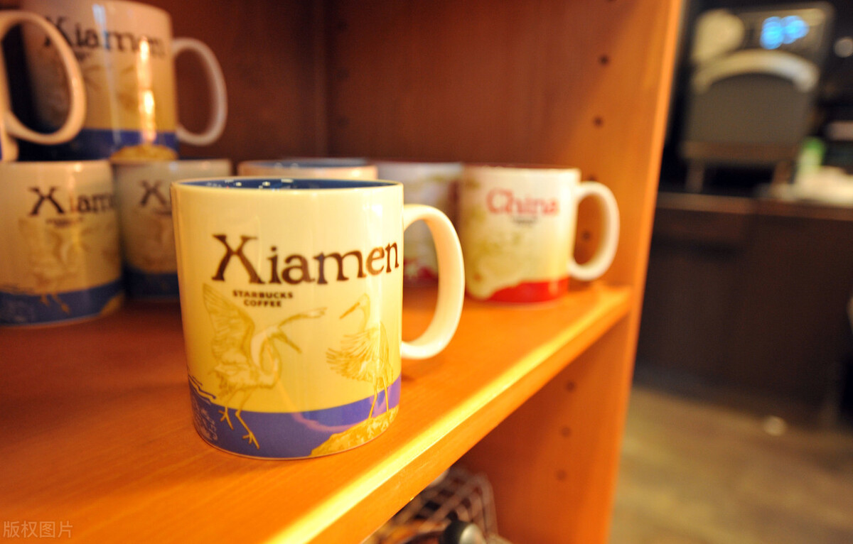 星巴克转圈,星巴克翻车原视频