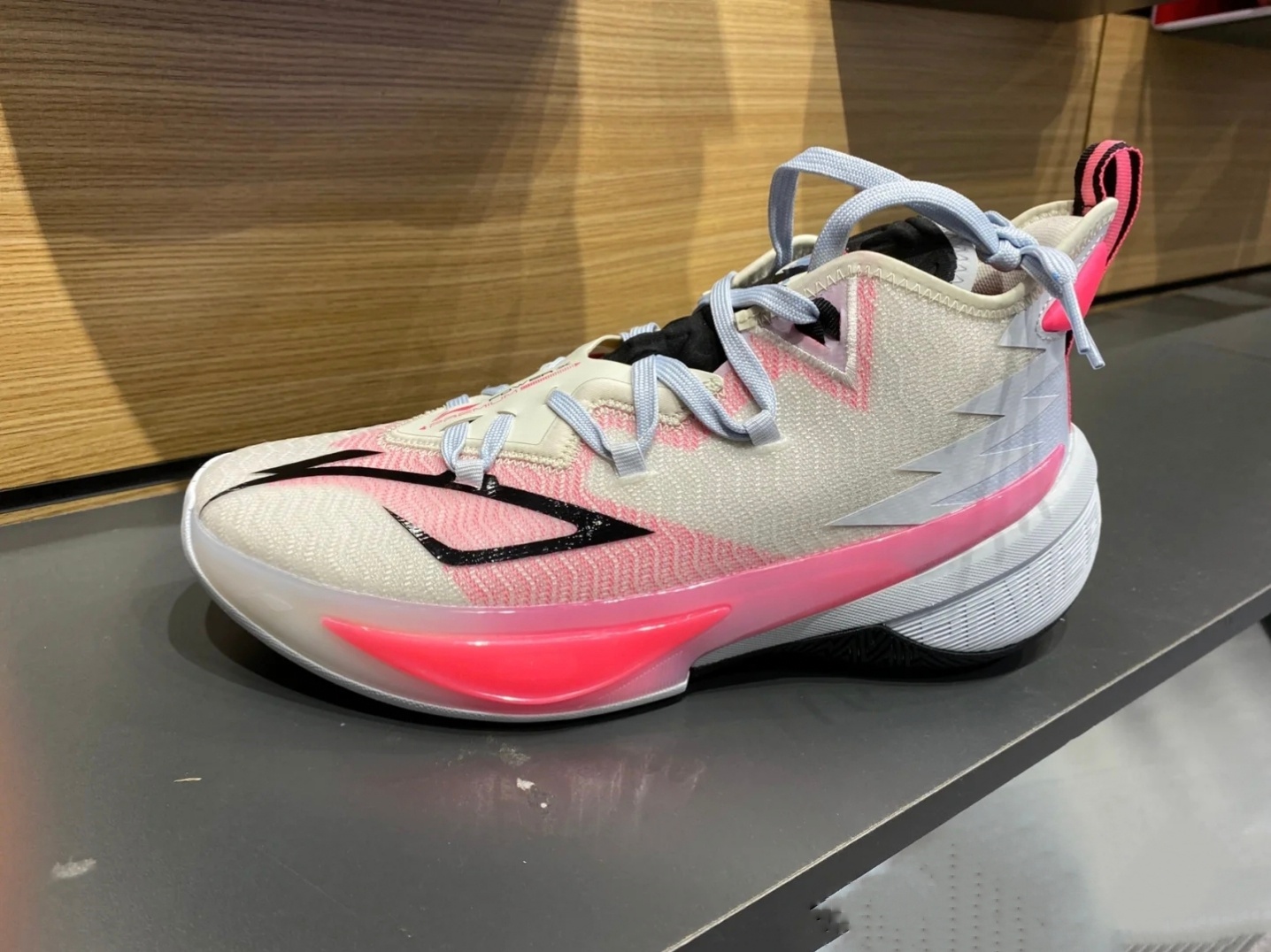 李宁幻影四哪个配色更值得入手,李宁韦德系列封锁