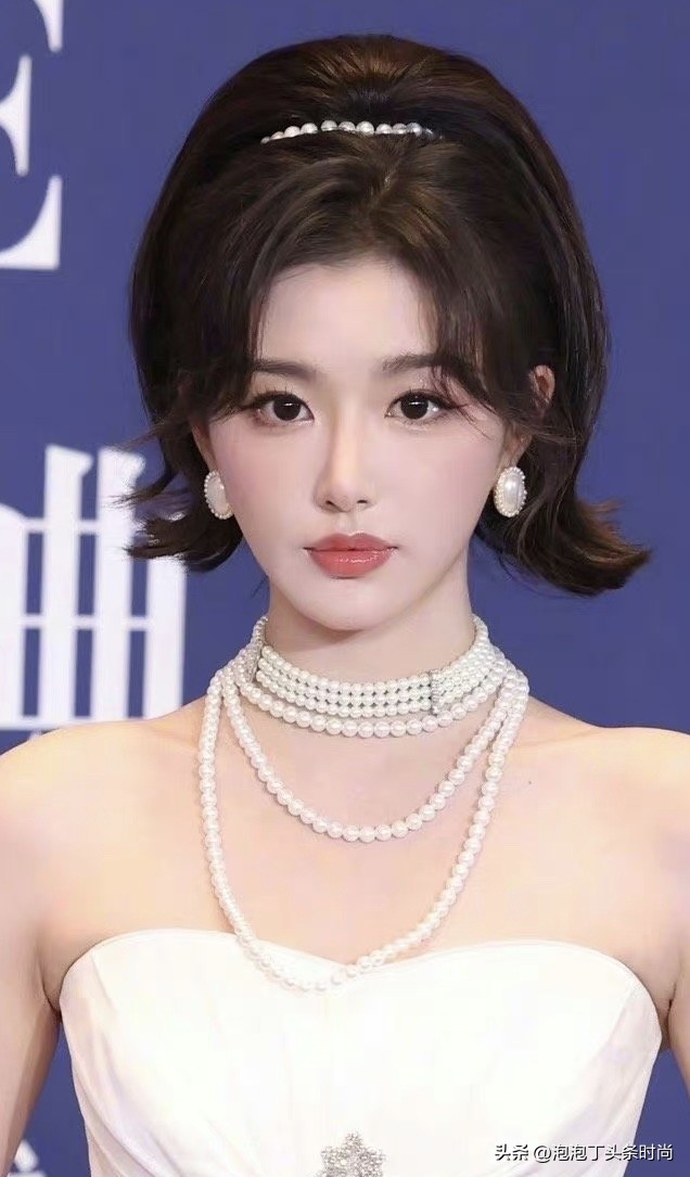 这是几个情况？身高1米82Ta，把男女明星秒变“小矮人”怎么看？