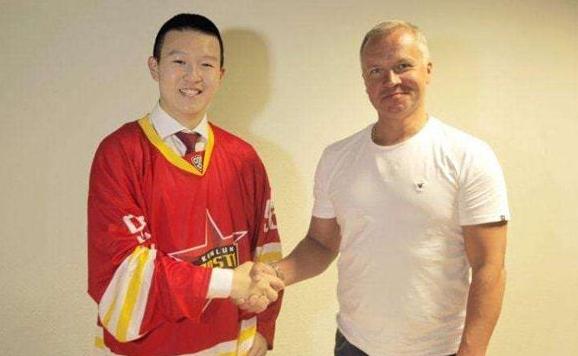 英如镝妈妈梁欢和宋丹丹,梁欢的老公是谁