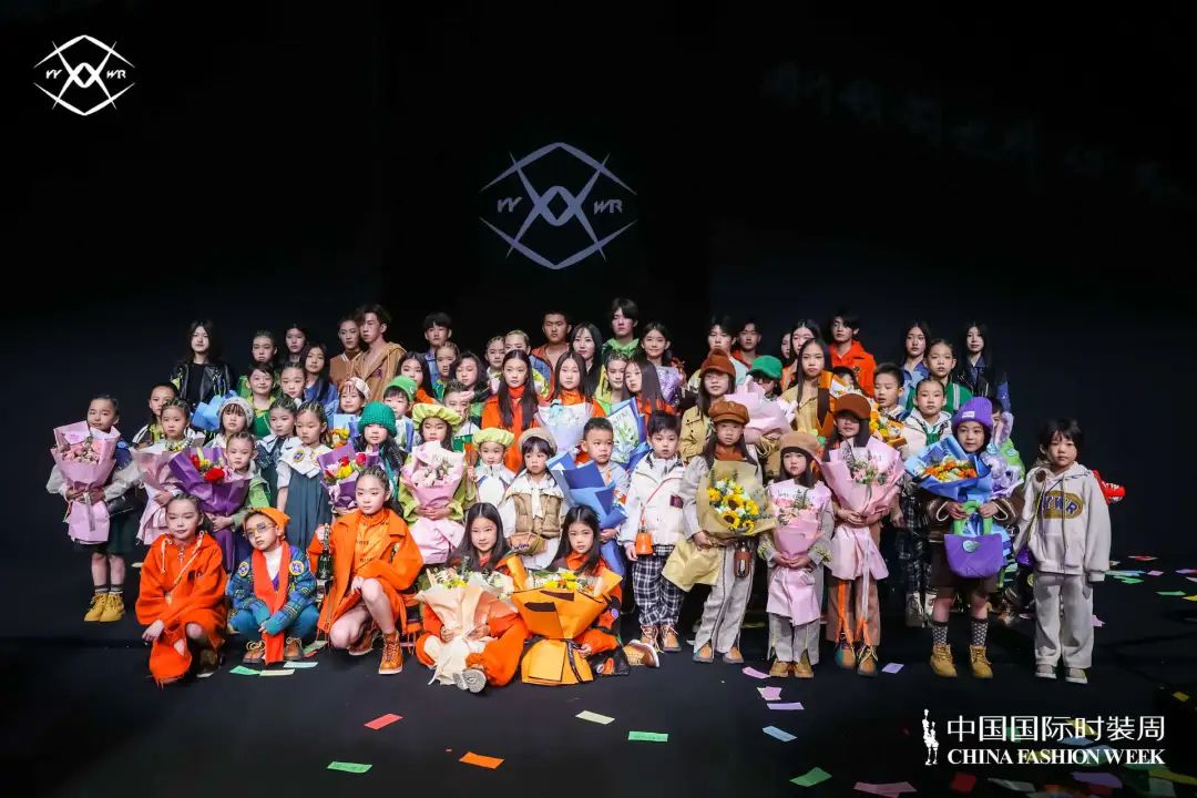 轻狂一场,无悔青春高定潮牌“YYWR以衣唯人”首次亮相中国国际时装周