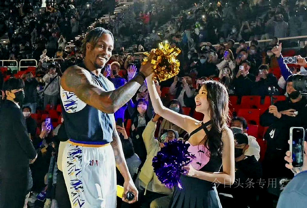 小S老公太会玩了吧约会啦啦队美腿辣妹？53岁比霍华德都猛