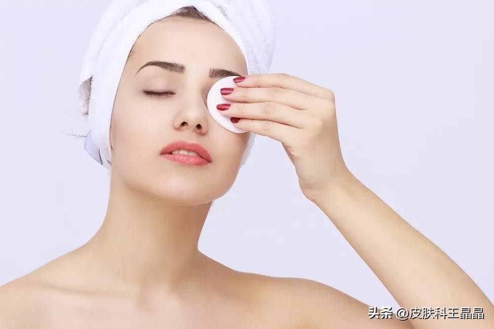 皮肤出油毛孔粗大适合什么护肤,皮肤出油毛孔粗大怎么解决
