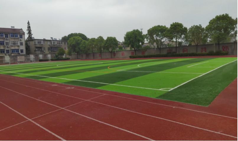 代表“浔”忧圆了孩子们的“足球梦”