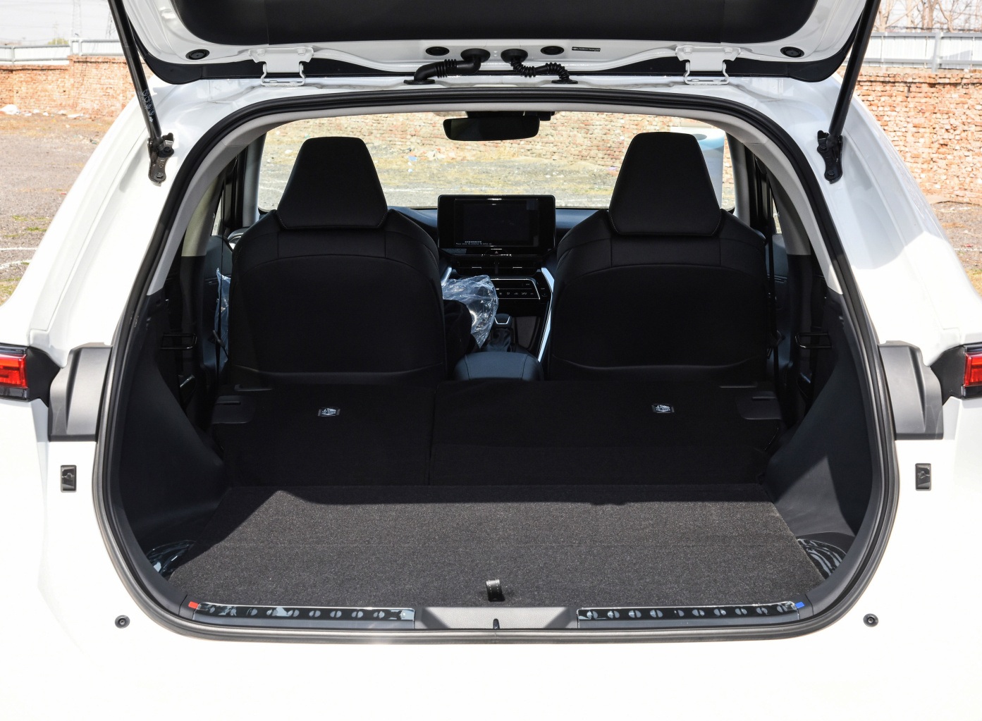 丰田威飒2.0cvt两驱尊贵版,丰田威飒2.5双擎尊贵版评测