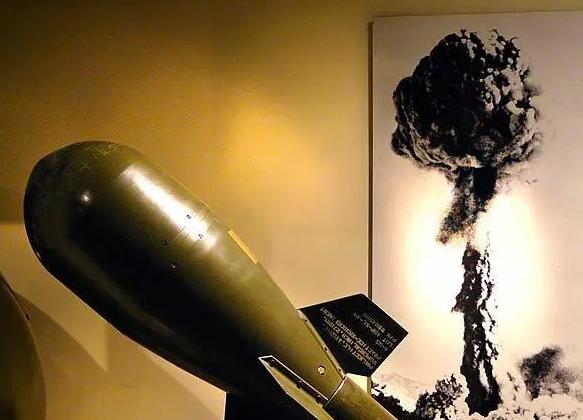 世界最小的像手雷一样的核弹,世界上最强的核弹铜弹