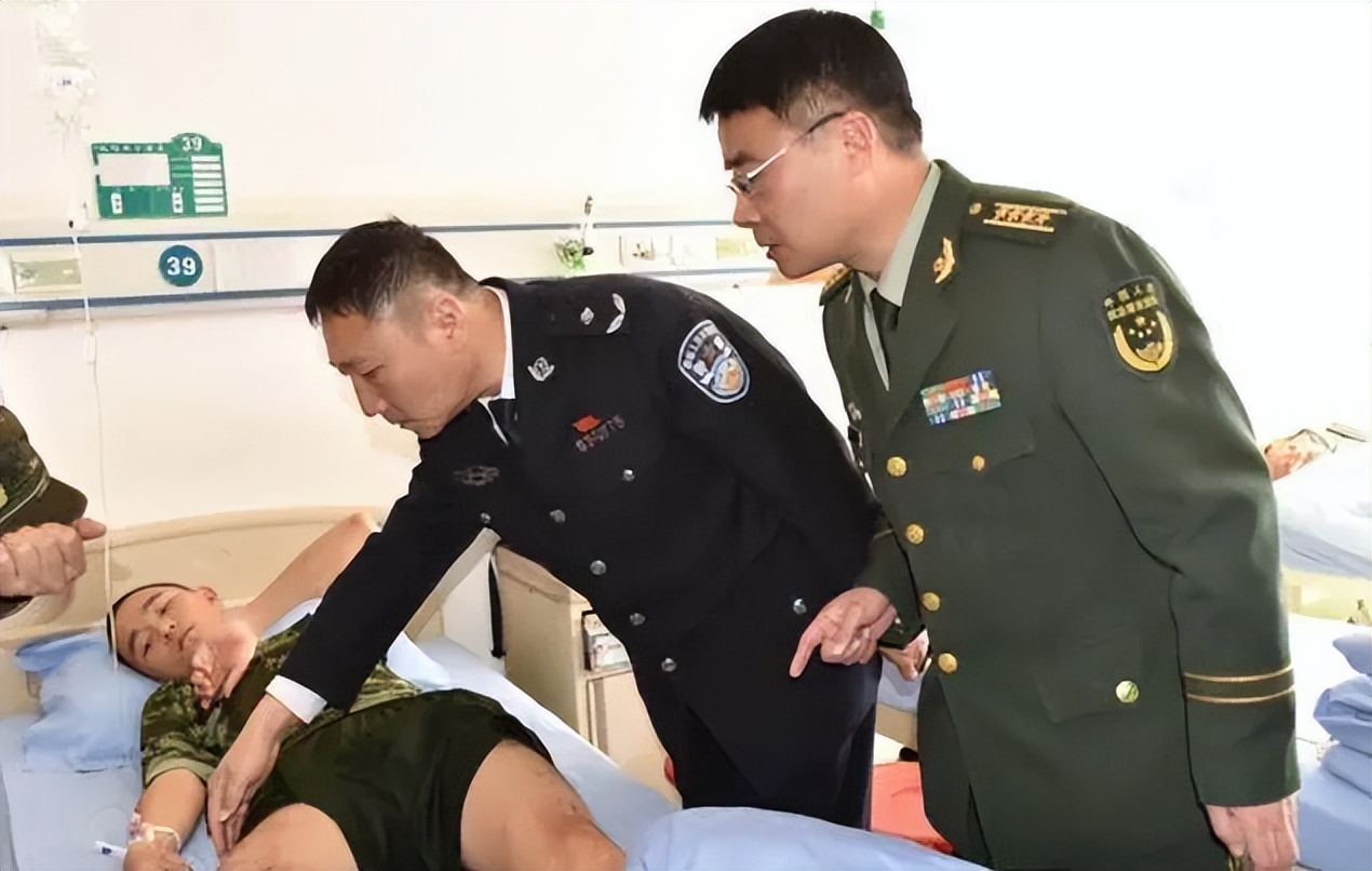 张豪身中18枪抓劫匪纪录片,19岁武警战士身中13弹仍擒获歹徒