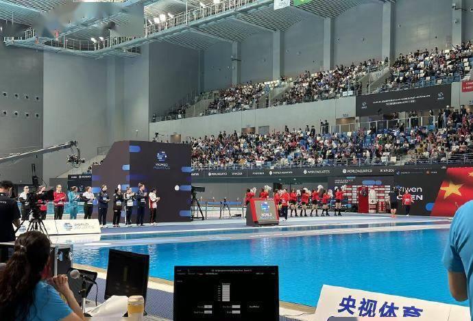 郭晶晶晒国外游玩照,郭晶晶跳水水花大